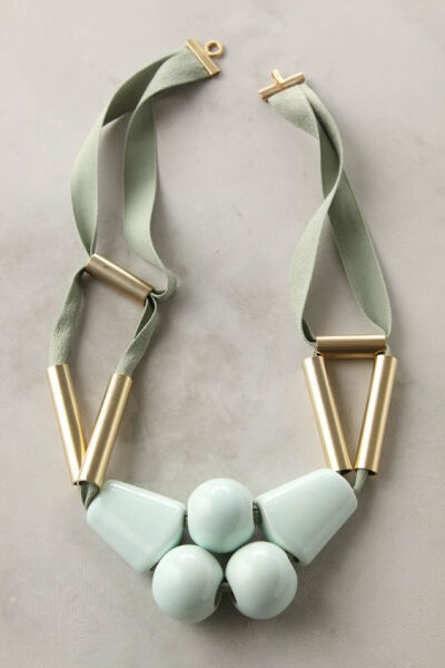 Collier Pistache Necklace handmade in France by Marion Vidal: