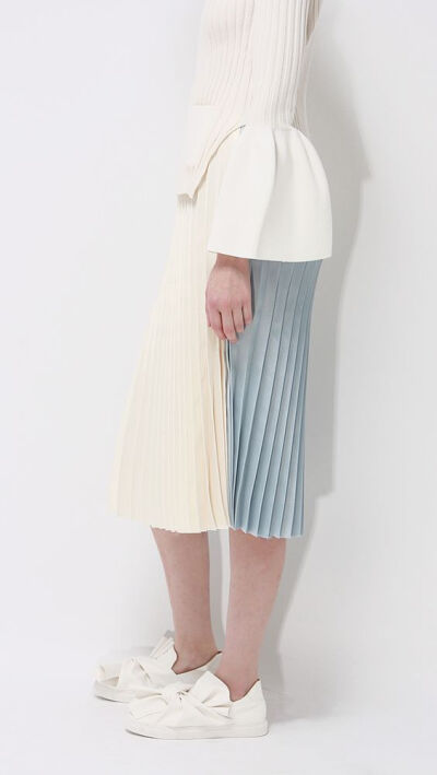 Howell Reverse Pleated Skirt | LOÉIL #pleatskirt: