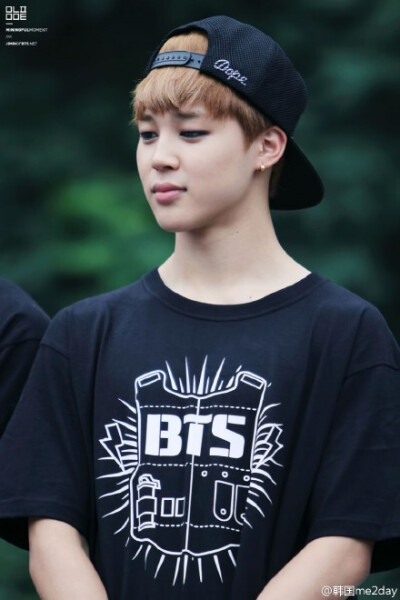 【naverblog】JIMIN啊~你舞台上的克里斯马呢?到了舞台下就切换了呀?~(cr:logo)