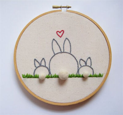 embroidery hoop bunny: