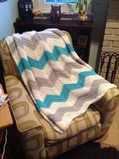 Ravelry: HollyMinneman's BE UNIQUE Crochet Chevron Blanket in white, turquoise and light grey. Afgan.