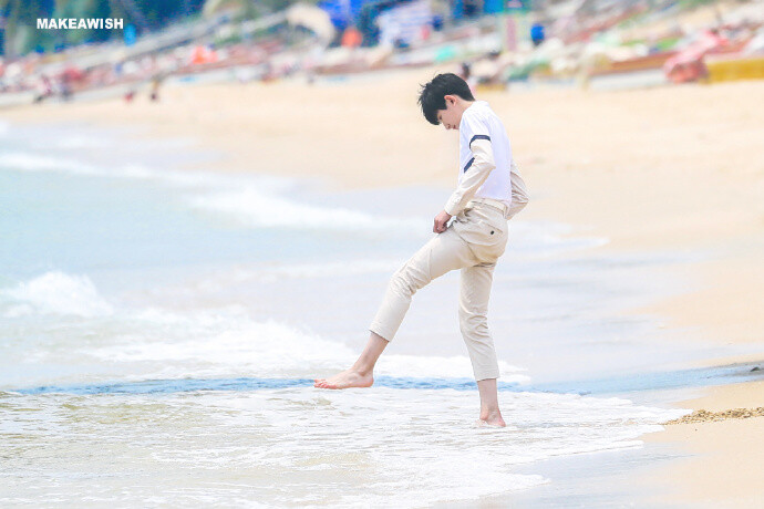 #TFBOYS王源# #王源# 你眼中的世界，和我眼中的你@TFBOYS-王源