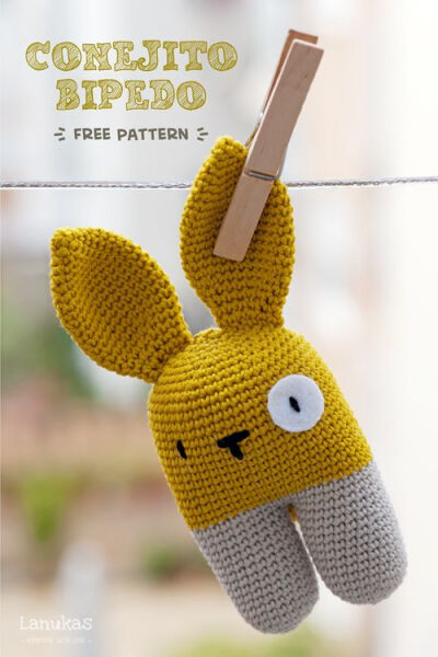 Bunny rattle, free pattern in Spanish and English by Lanukas: