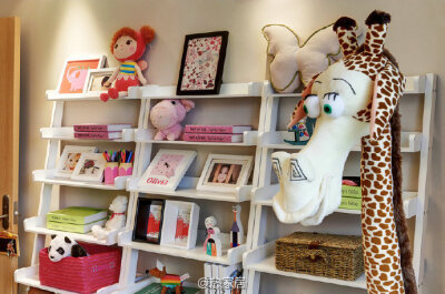 有趣的配饰和绚丽的色彩，使100㎡空间更富有活力。