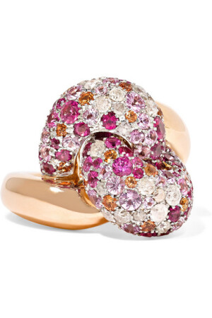 NET-A-PORTER.COM 独家发售。Pomellato 喜爱用倒置、倾斜和不对称等方式排列珍贵宝石，让珠宝的每一个角度都能焕发夺目光彩。 这款戒指于米兰精制而成，18K 玫瑰金指环呈新颖的结饰形状，其上点缀着璀璨夺目的粉色系和橙色蓝宝石，在密镶钻石的衬托下，显得分外娇美动人。建议单独佩戴。