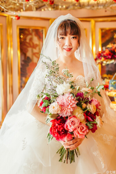 Today Wedding @艾俪婚礼ELLEWEDDING @TT造型晓楼 @蘭諾婚纱织造馆Lyra 正当此时，姹紫嫣红。美腻的新娘和她梦中婚礼的样子。