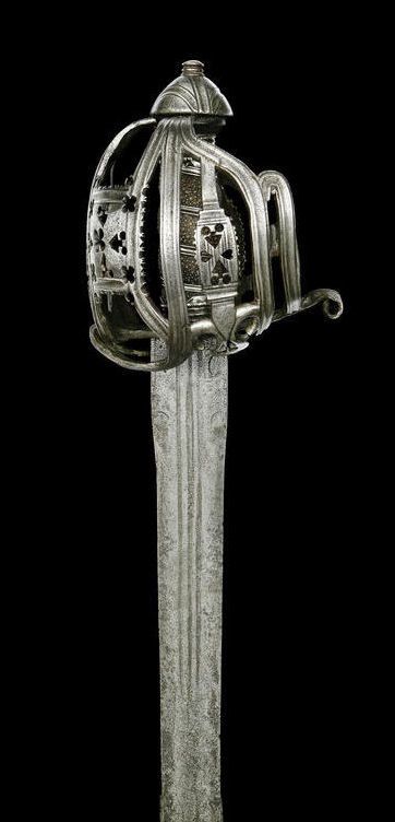 #绘画参考# 笼手剑（Basket-hilted sword）是近代欧洲早期出现的供军队使用的，有着比一般供平民使用的护手刺剑更复杂的护手结构，这种笼手结构是从中世晚期代替十字护手的锷叉发展来。剑身也更阔更适合劈砍的剑，它…