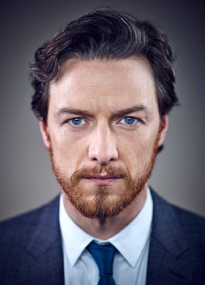 #James McAvoy# #365 sides of McAvoy#【1/365】“I don’t know why it’s orange but I dig it.I like it.I don’t need a comment,but I like it.”“The beard is sexy,come on!Ginger beards rock in my opinion.”仓鼠詹爱自己姜黄色的胡子，我们爱他毛茸茸的样子。（两段话出自：...展开全文c