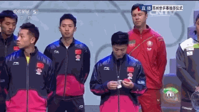 冷冷的狗粮在脸上胡乱的拍