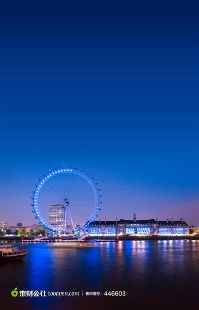 英国伦敦泰晤士河边的建筑夜景全景素材