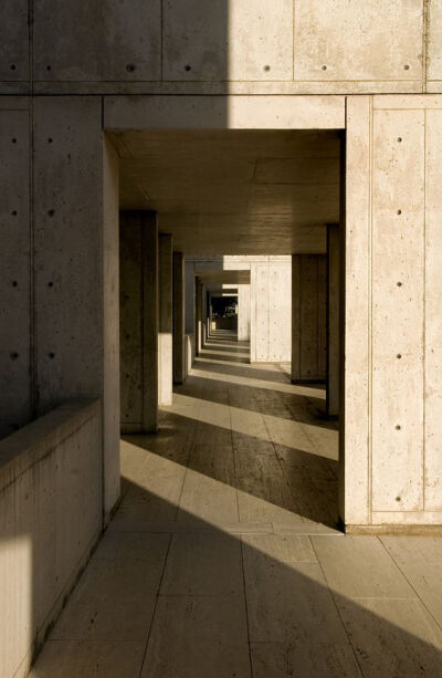 Louis Kahn. Salk Institute. La Jolla, California. 1962: