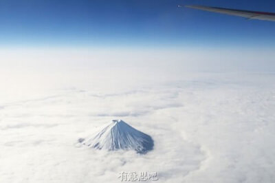 在云上看到富士山。