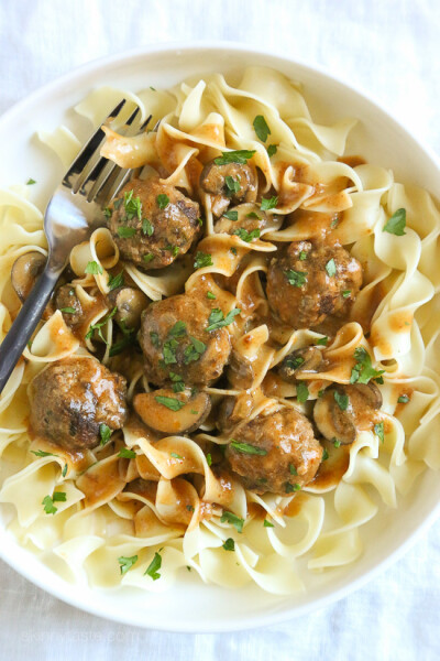 Comfort food the whole family will love! These delicious turkey meatballs are simmered in a sour cream mushroom sauce, SO good! Perfect over egg noodles or serve them over spiralized butternut squash …