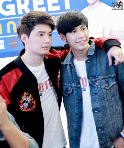 #泰剧一年生# #SingtoPrachaya# #KristPerawat# 分享一组160919在GMM的一套图~~~两个人都好可爱好好看~~~~