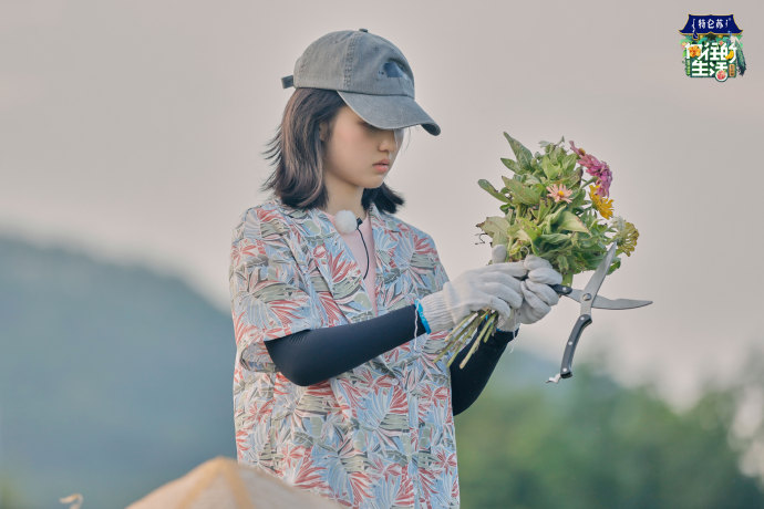 女孩们是由什么构成的？或许是鲜花、阳光和夏天的风。