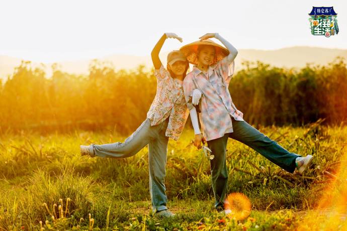 女孩们是由什么构成的？或许是鲜花、阳光和夏天的风。