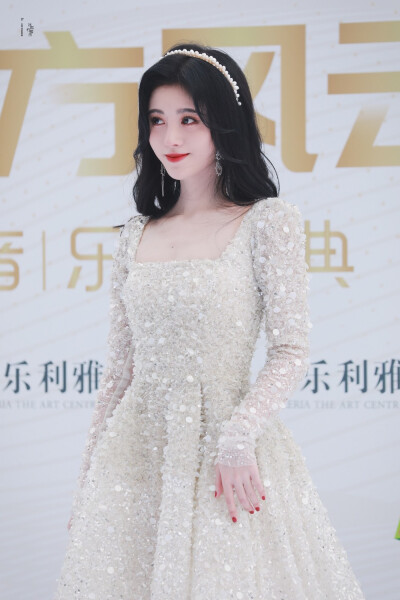 鞠婧祎
cr.冰摇柠檬茶｜鞠婧祎