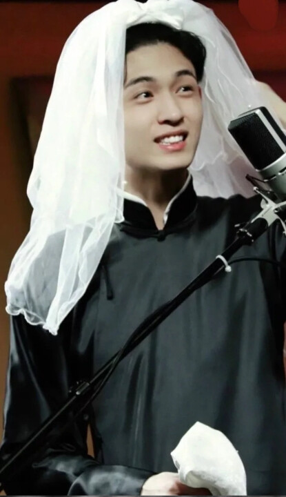 老秦别等我努力去北京去德云社的时候你就不说相声了，你要是不说相声了我这些努力还有什么用