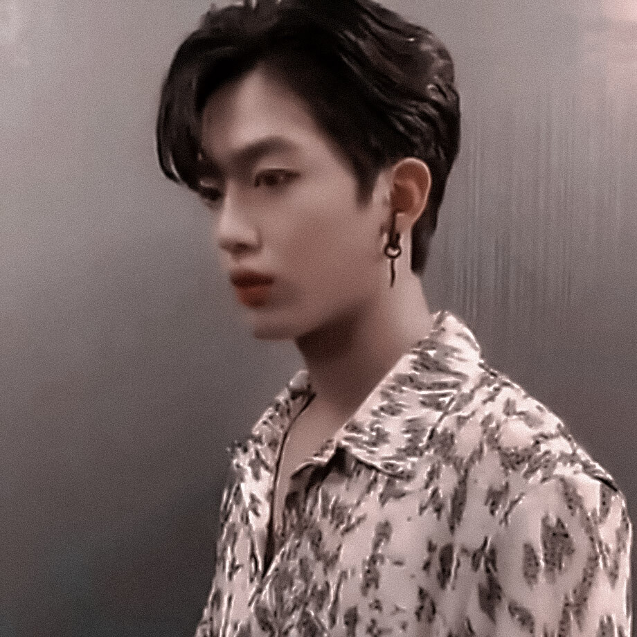 
Skies reaching far and we arch our backs
天际无垠 我们曲脊
金曜汉