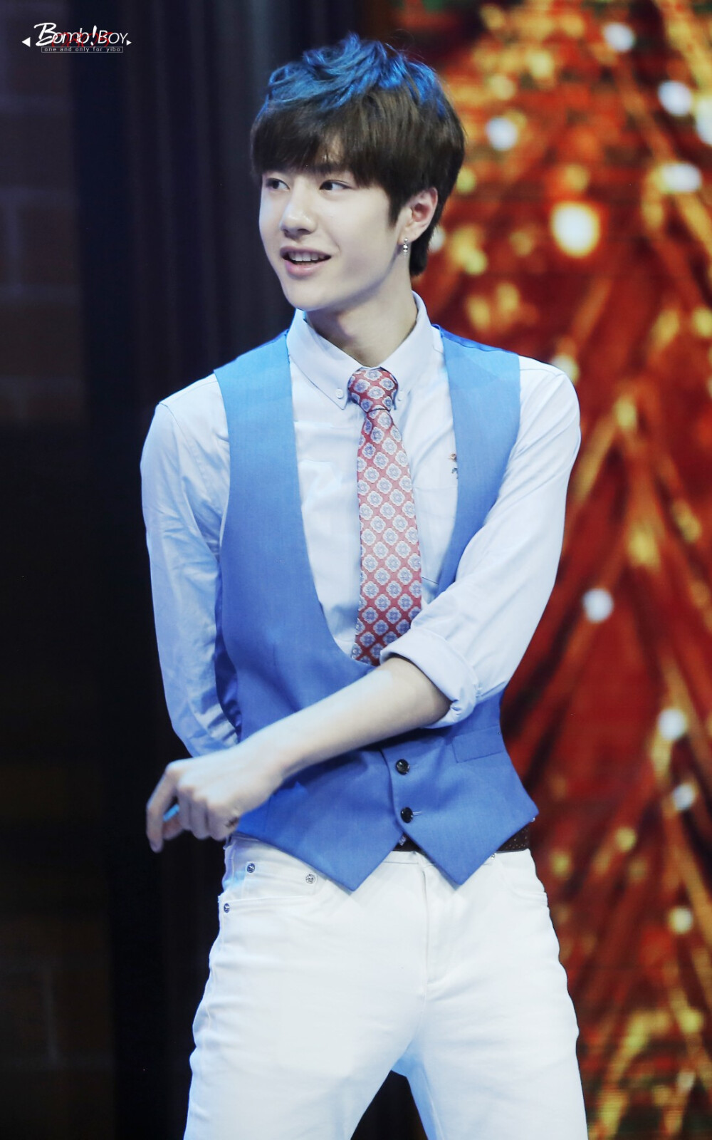 160726天天向上录制uniq王一博crlogo