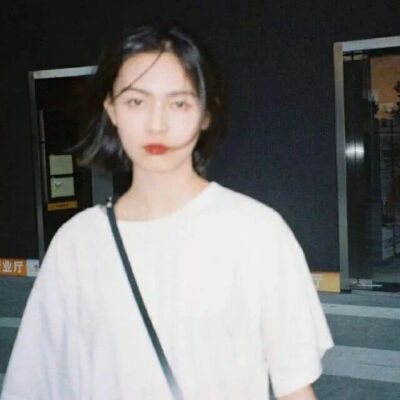 港风1好看1真人1复古 风会记得来时的痕迹，答案交给时间去寻觅。