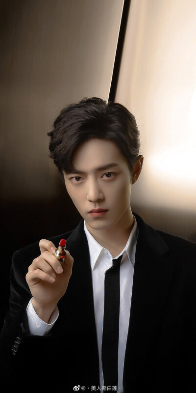 肖战美图，抱抱(๑>؂<๑）