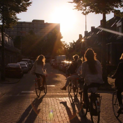  ᴱⁿʲᵒʸ ᵇᵘˢʸⁿᵉˢˢ ᵃⁿᵈ ᵃᵈᵃᵖᵗ ᵗᵒ ˡᵒⁿᵉˡⁱⁿᵉˢˢ
享受忙碌，适应孤独
