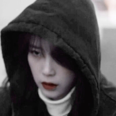 男孩约了女孩十点见面 女孩在出门前带了化妆品和充电器 男孩在出门前删干净了聊天记录 打开了静音免打扰。
/iu/
/原截沉沦_7/
/二传注明dt林惊梦/