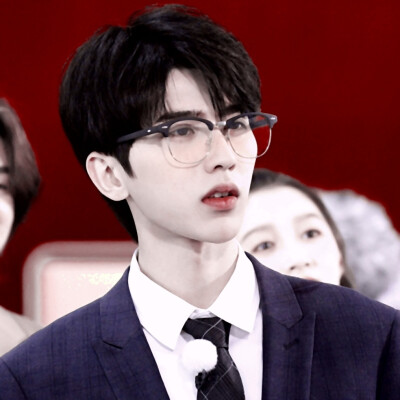 
“星河溺我，天神在上”
——《吻痣》
/蔡徐坤/
/二传注明dt林惊梦/