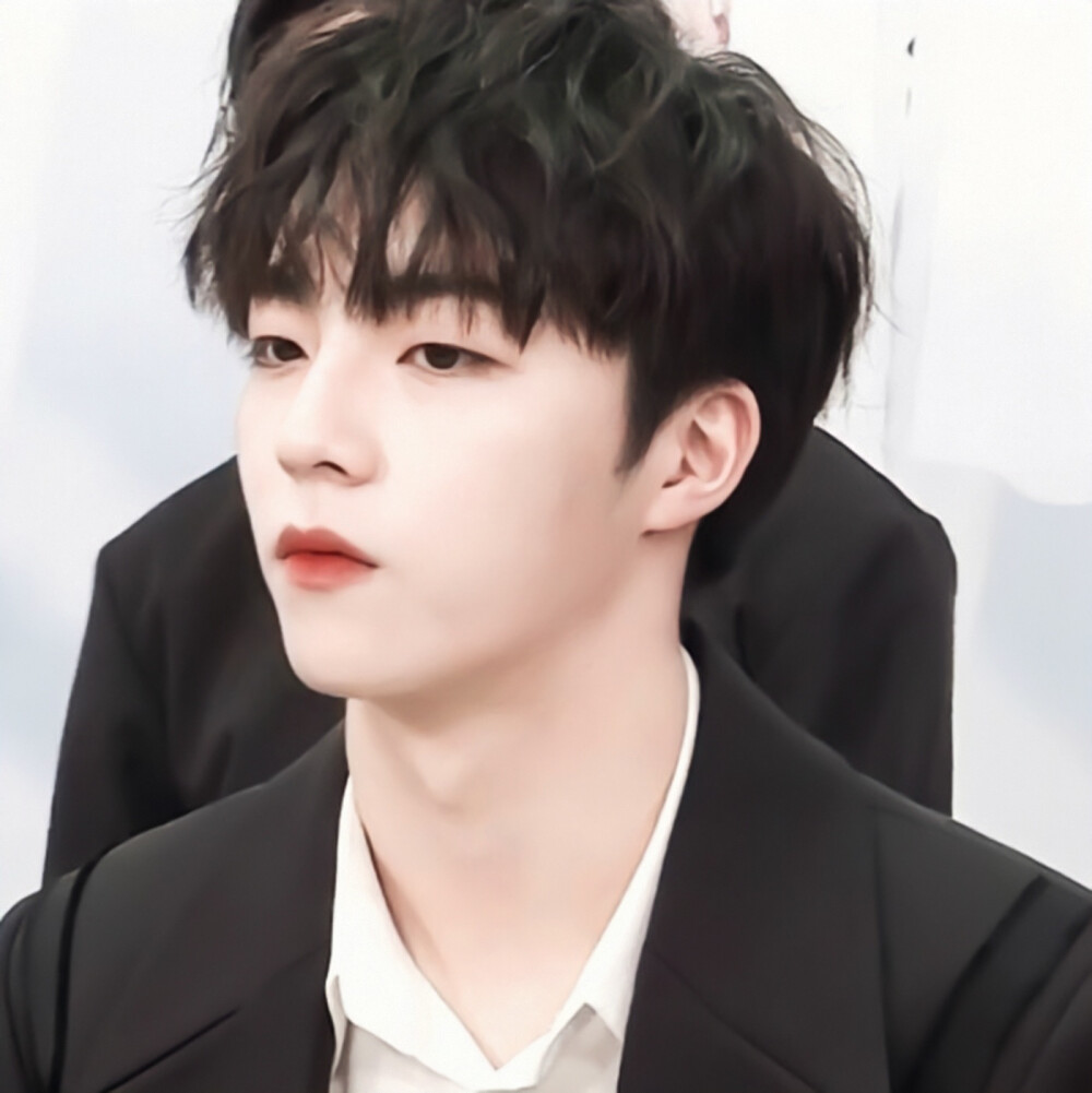 “凶我干什么嘛…”
陈立农/©宋欢妤/原截售空爱意