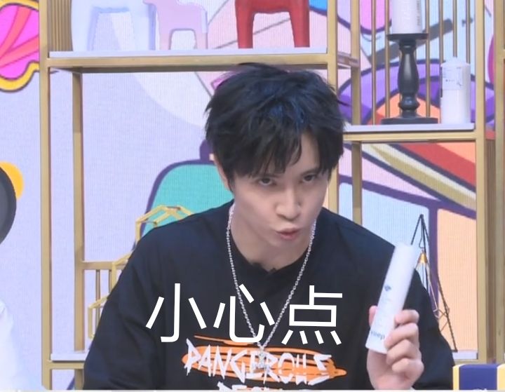 薛之谦(´｡✪ω✪｡｀)直播截图表情包