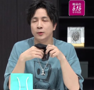 薛之谦(´｡✪ω✪｡｀)直播截图表情包