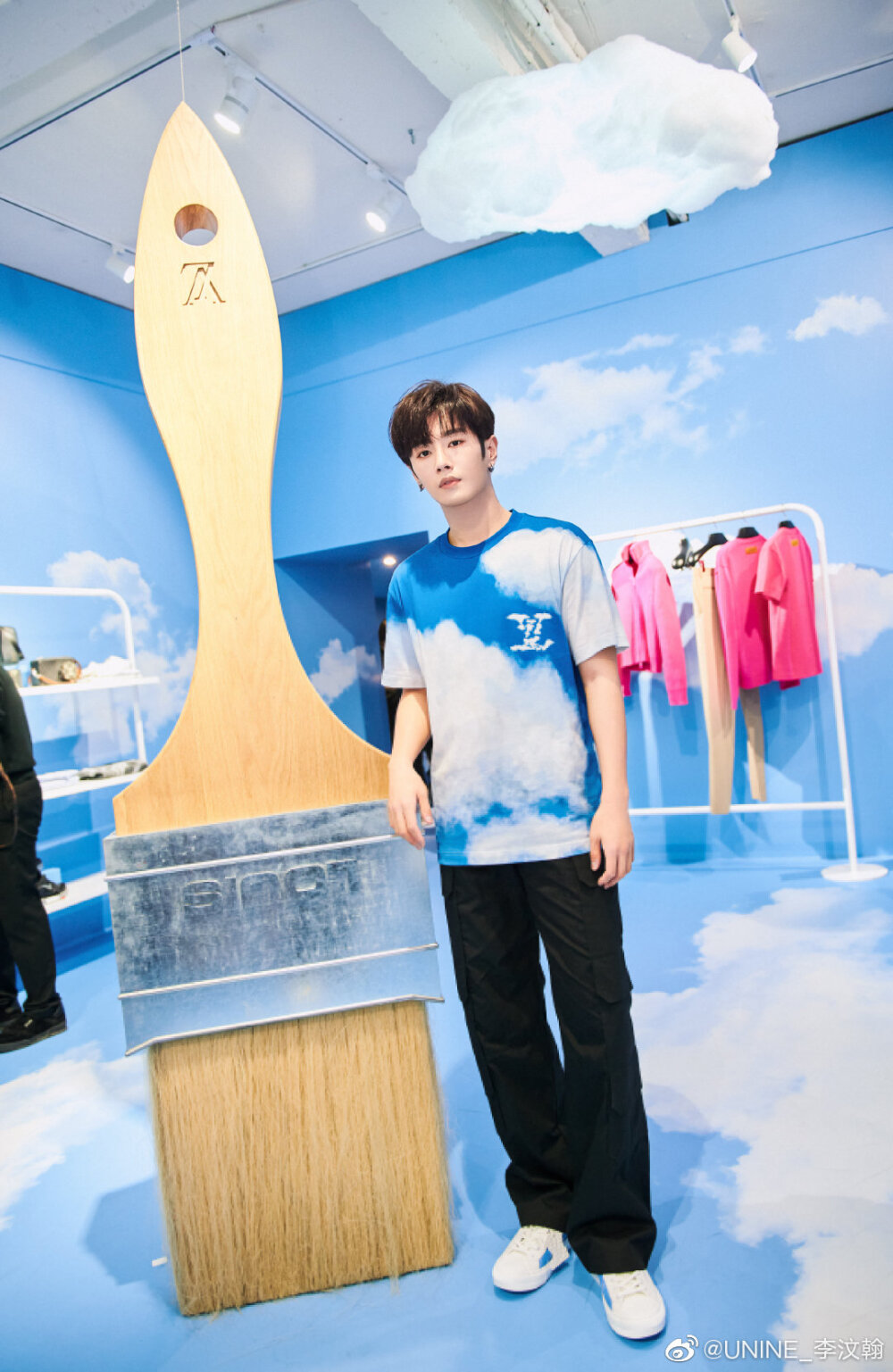 汶翰更博喜欢路易威登的蓝天白云仿佛带我回到了如梦