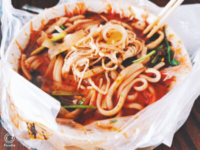 ( ´･ω･)ﾉ(._.`)