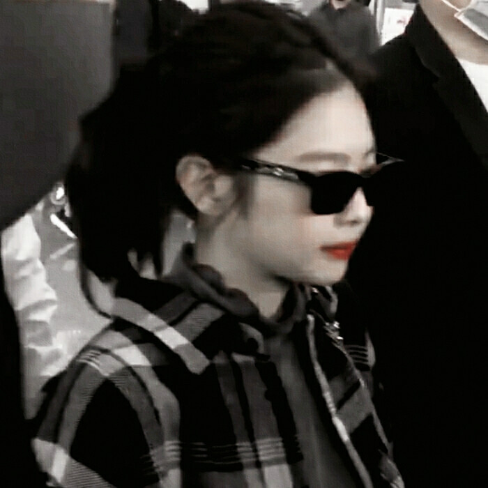 *JENNIE ‖ 艺术家
原截宋喻安