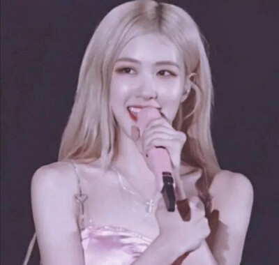 rosé—朴彩英“我的玫瑰与枪，随时为Rosé女士待命” 