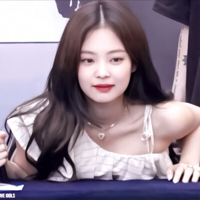 JENNIE
原截：黛妮兔琏