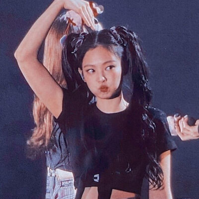 人间香奈儿Jennie✨✨
图源网络 侵删