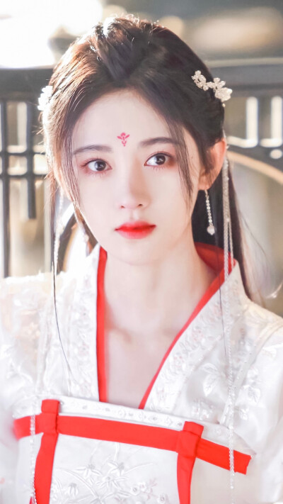 如意芳霏—傅容
鞠婧祎