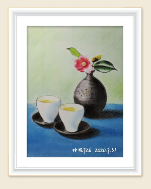 #珍妮726的彩铅绘画#～照片写生。绘画工具：绿辉油性120色，得韵色粉铅笔36色（背景部分），日本maruman绘画本，手机拍照，美图秀秀边框，参考照片来自网络。