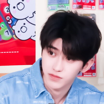 ¤蔡徐坤
原截：扯扯裙边