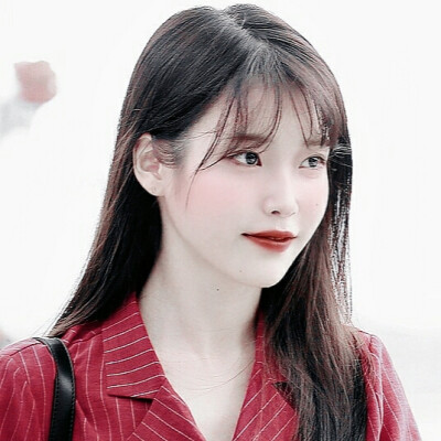 ：等风吹过我想再抱抱你
李知恩IU×顾郁