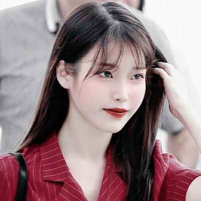 ：等风吹过我想再抱抱你
李知恩IU×顾郁