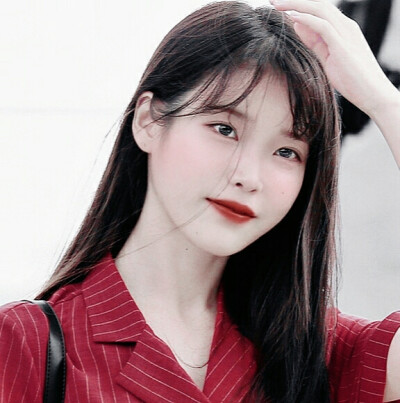 ：等风吹过我想再抱抱你
李知恩IU×顾郁