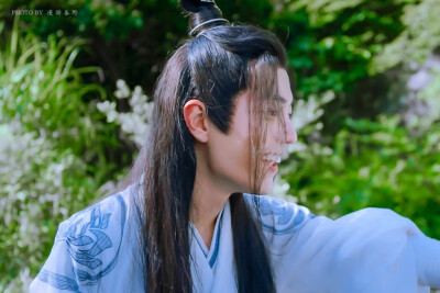 陈情令|肖战×魏无羡
cr：漫游春野