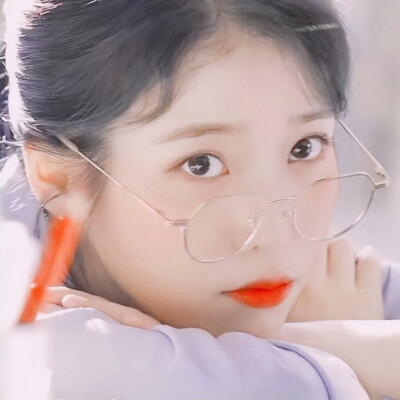 IU.
原截祁一妧.