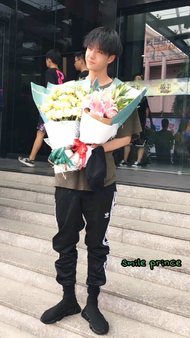 170802 素颜上班的耶啵 cr:logo