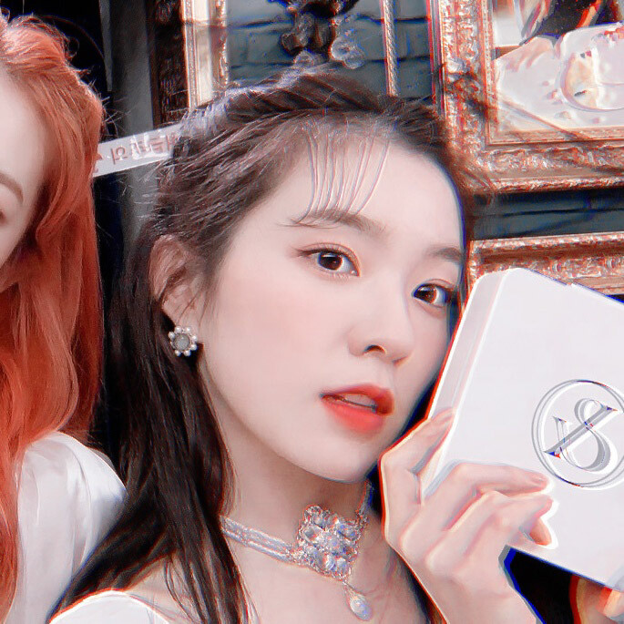 Seulgi & Irene
©乔韵