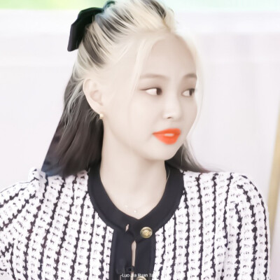 JENNIE
©江纪然