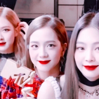 喜欢阅读你浅笑时的模样。
BLACKPINK/金智秀Jisoo/金智妮Jennie/Lisa/朴彩英Rosé-Rosie
dt乔纯彻。